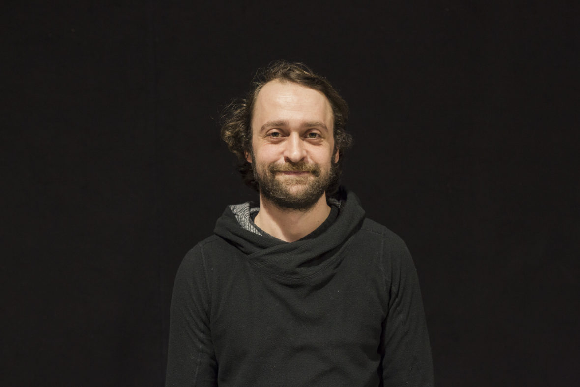 Daniel Reichelt zeigt ein entspanntes, fröhliches Gesicht.