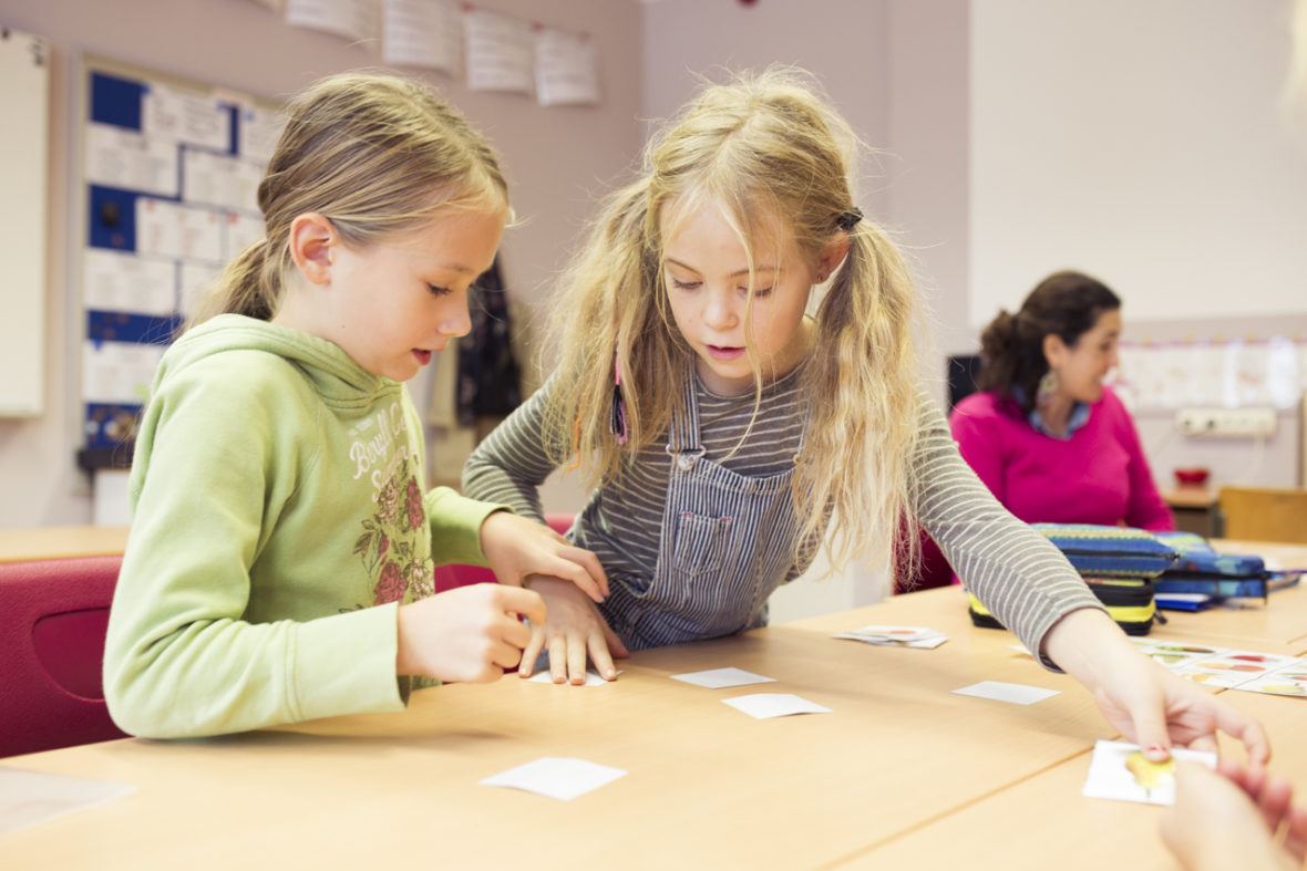 Schülerin einer Montessori-Klasse