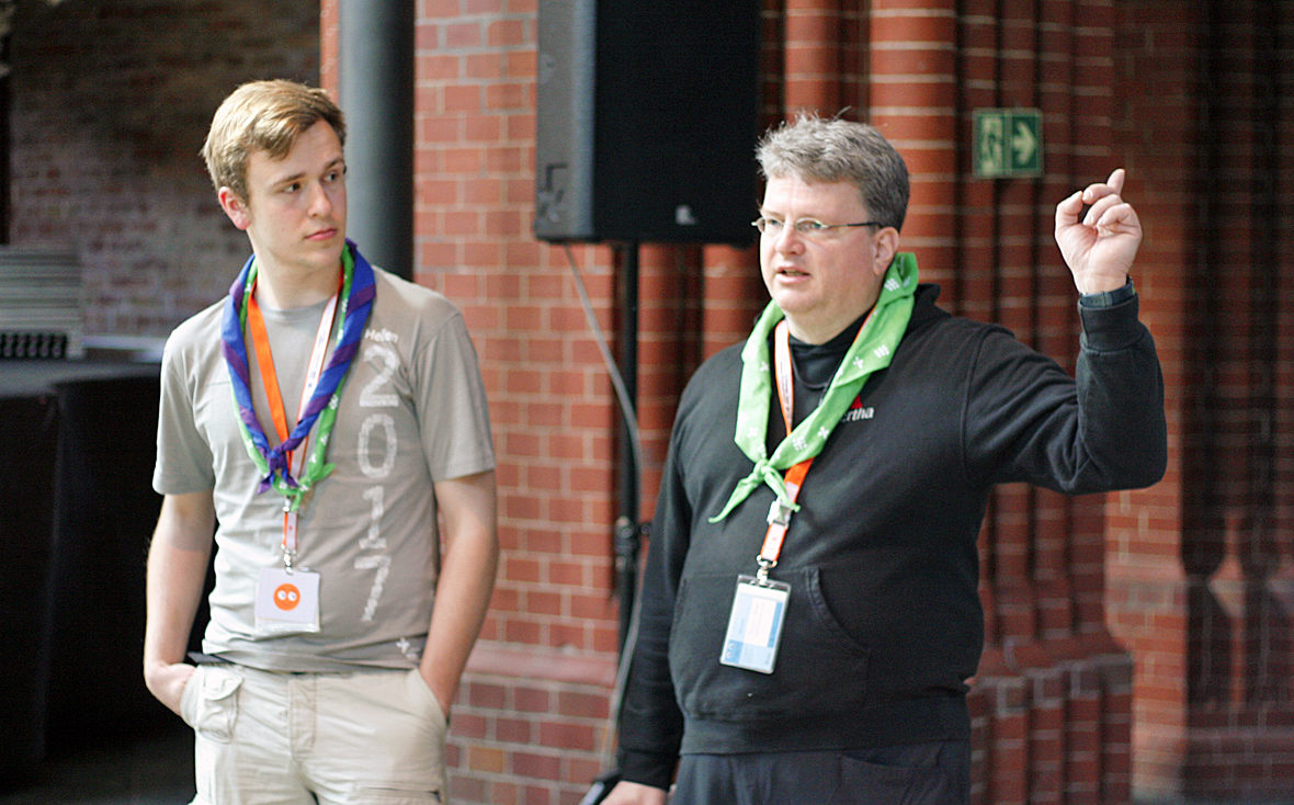 Nils und Florian bei der Einsatzbesprechung