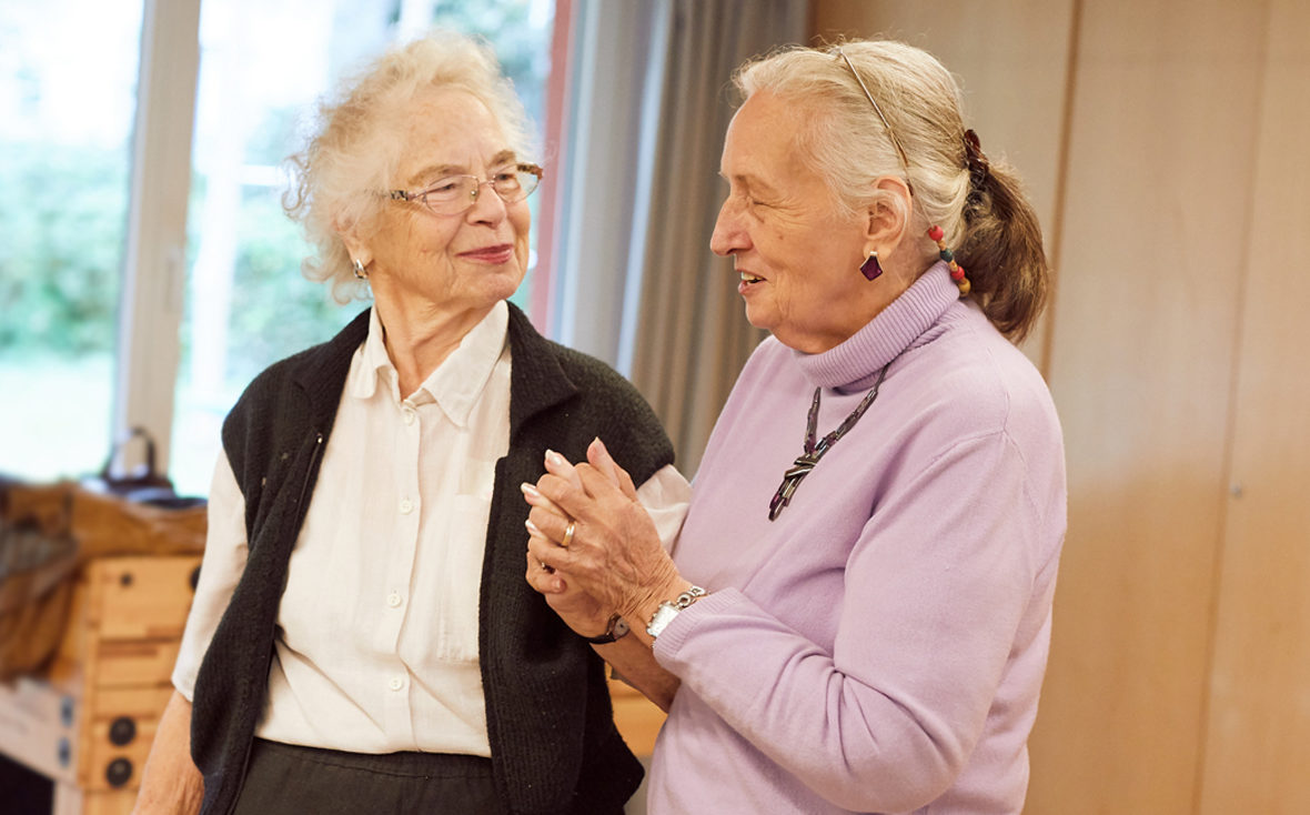 Katie und Waltraud beim Demenz-Theater "Vergissmeinnicht"