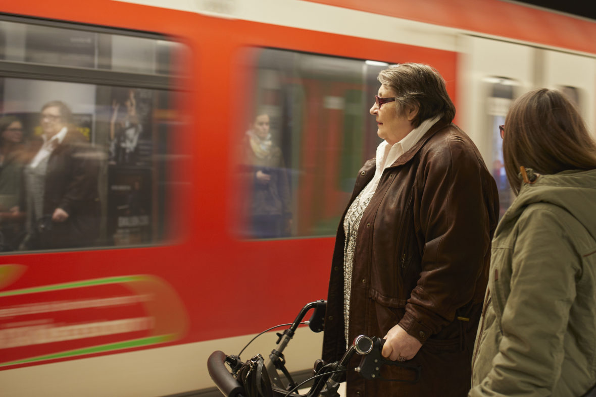 Kulturisten Hoch2: Die Bahn fährt ein.