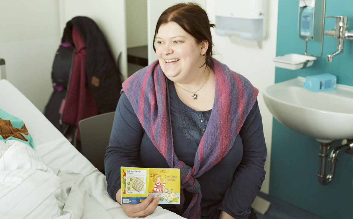 Klaras Mutter Kathrin kommt alle 14 Tage mit ihrer Tochter ins UKE