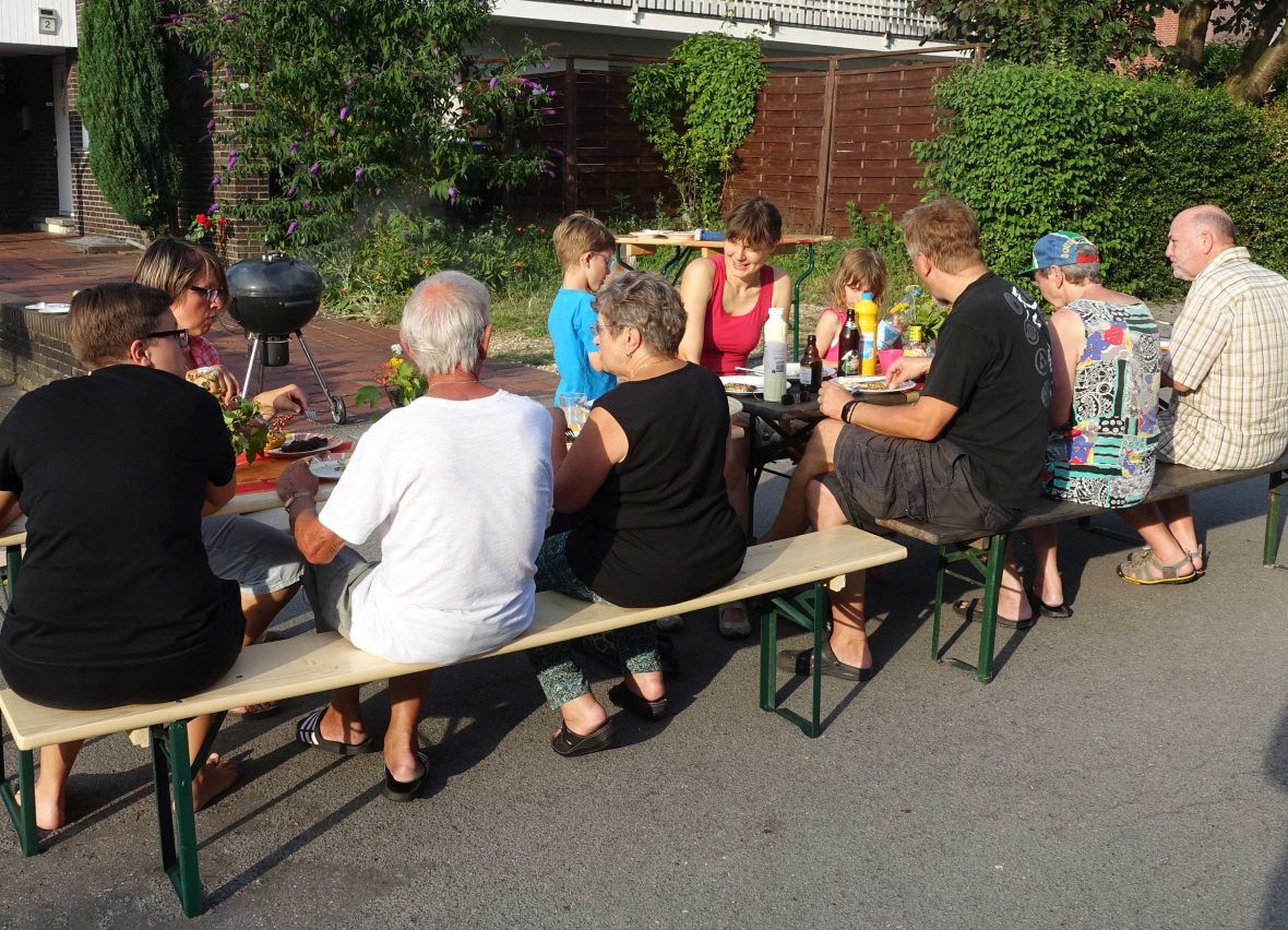 Ein Nachbarschaftsfest in der Straße von Nicole Kasper-Kuklik.