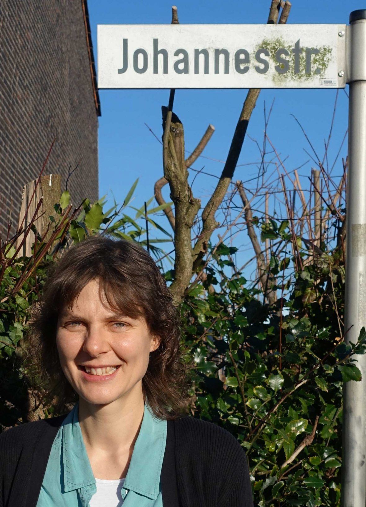 Nicole Kasper-Kuklik in ihrer Straße.