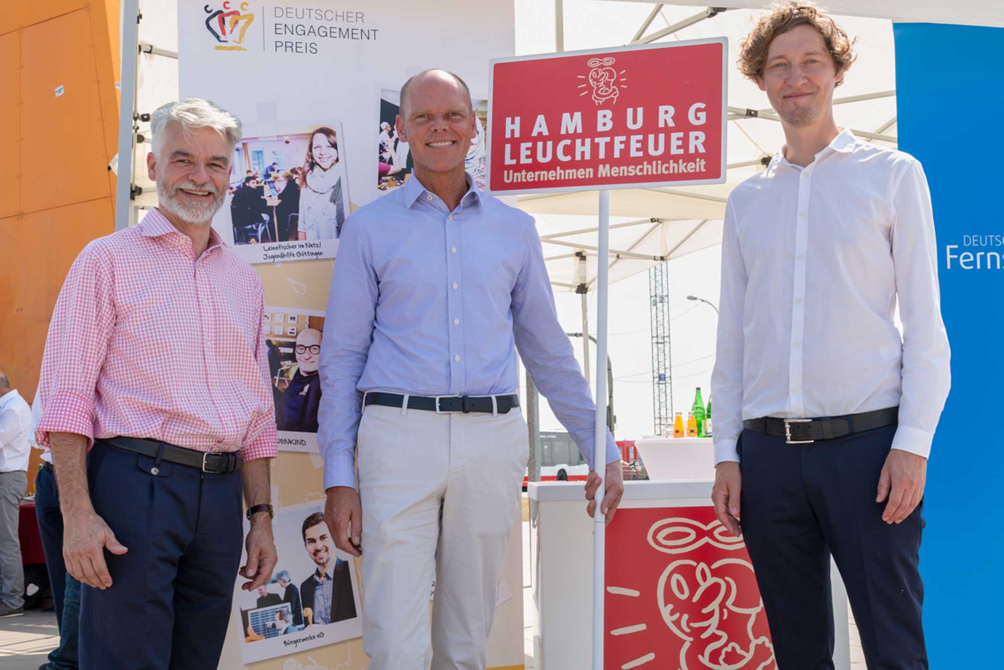 Christian Kipper, Geschäftsführer der Deutschen Fernsehlotterie und der Stiftung Deutsches Hilfswerk, Ulf Bodenhagen, Geschäftsführer Hamburg Leuchtfeuer, Markus Winkler, Pressereferent Deutscher Engagementpreis (v.l.)