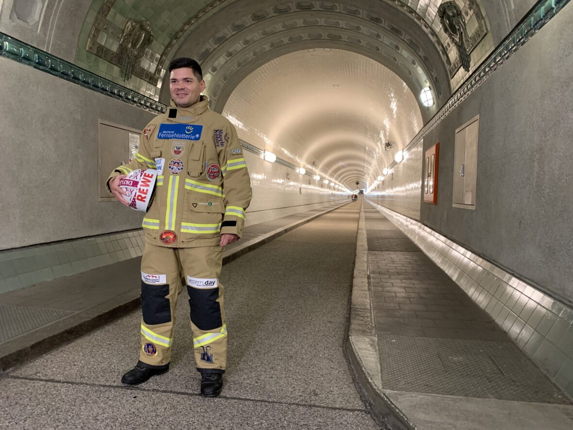 Berufsfeuerwehrmann Mario Schnepf im alten Elbtunnel
